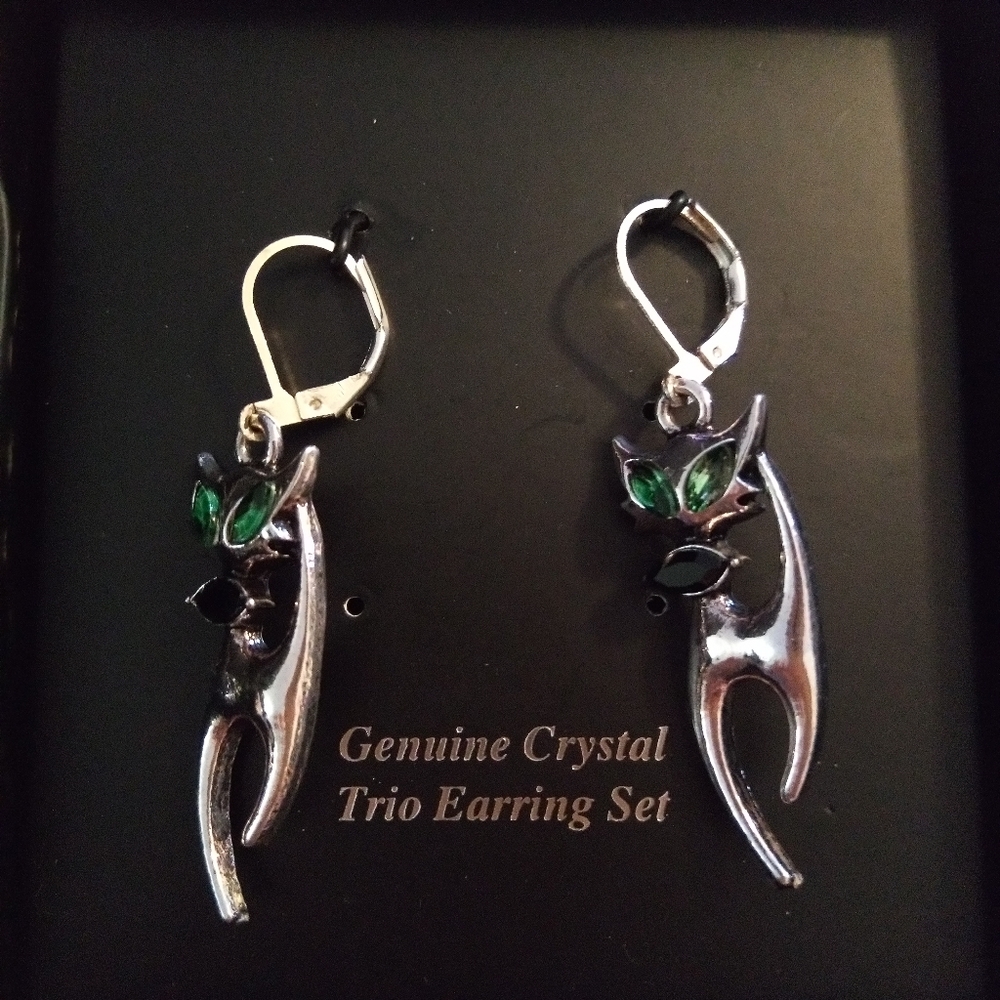 🆕Cat earrings 😻 Genuine Crystal💎eyes Lever back